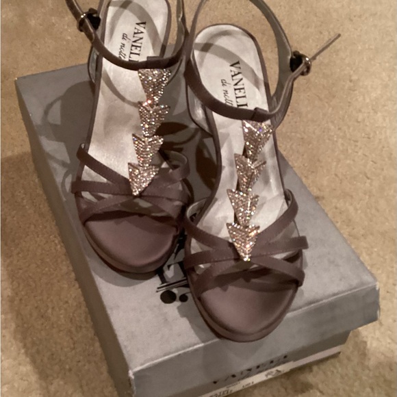 NIB VANELI Pewter Satin Embellished Adjustable Slingback 3” Heel in 8 NARROW - Picture 2 of 9